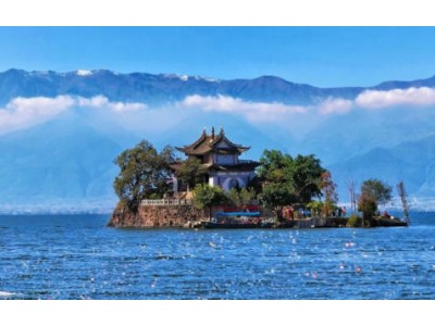 大力发展旅游产业，要强化“大旅游”观念