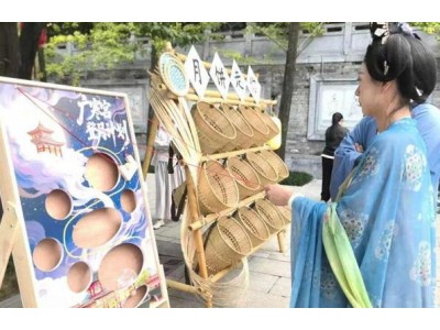 中秋佳节享国潮